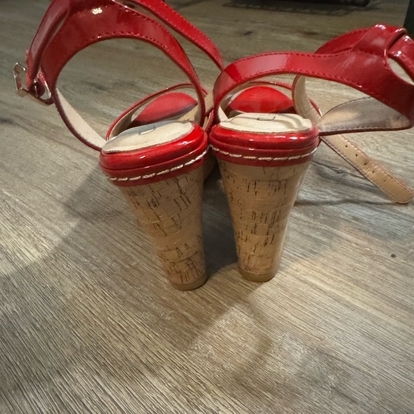 Red wedge - Picture 3 of 5